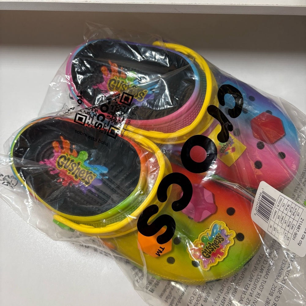 CROCS Gushers Classic Clog 211487 with Jibbitz Unisex Men's 7 Women’s 9